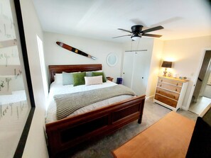 4 bedrooms, desk, iron/ironing board, travel cot