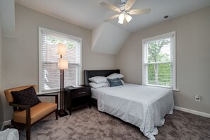 4 bedrooms, desk, iron/ironing board, free WiFi