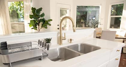Charming Meridian House~ Amazing Location!