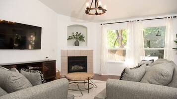 智能电视、壁炉