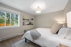 2 slaapkamers, een bureau, een strijkplank/strijkijzer, gratis wifi