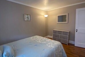 2 عدّة غرف نوم ومكواة/لوح كي وواي فاي مجانًا وملاءات أسرّة