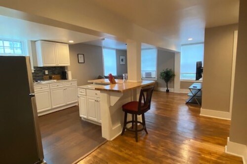 GORGEOUS NEW RENNOVATED APT! 1 month or more! Calling TRAVEL NURSES!