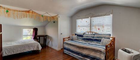 4 bedrooms, desk, iron/ironing board, free WiFi