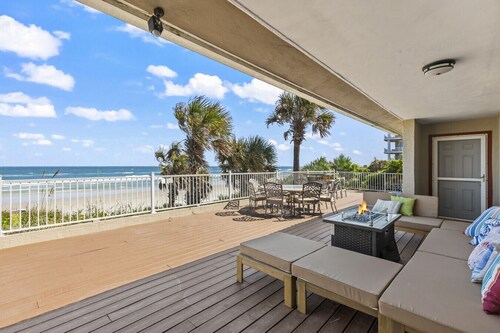 Direct Oceanfront Massive Home with Private Beach Walkway