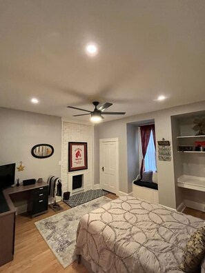 4 slaapkamers, een bureau, een strijkplank/strijkijzer, wifi