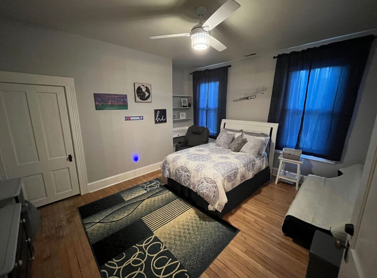 4 bedrooms, desk, iron/ironing board, WiFi