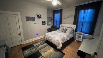4 bedrooms, desk, iron/ironing board, WiFi