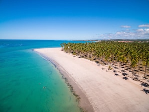 On the beach, white sand - Bangalôs e flats no Carneiros Beach Resort (Tamandaré)