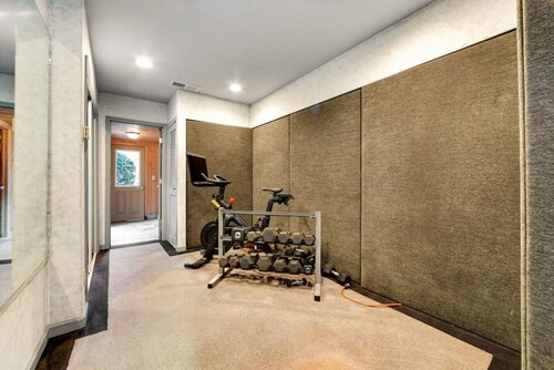 MTV Cribs, Live like a rock star.