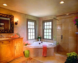 Bathroom - MTV Cribs, Live like a rock star. (Penngrove)