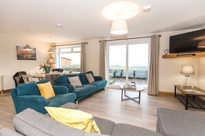 Télévision, cheminée