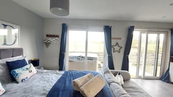 1 bedroom, internet, bed sheets