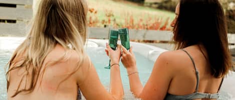 Bain à remous extérieur