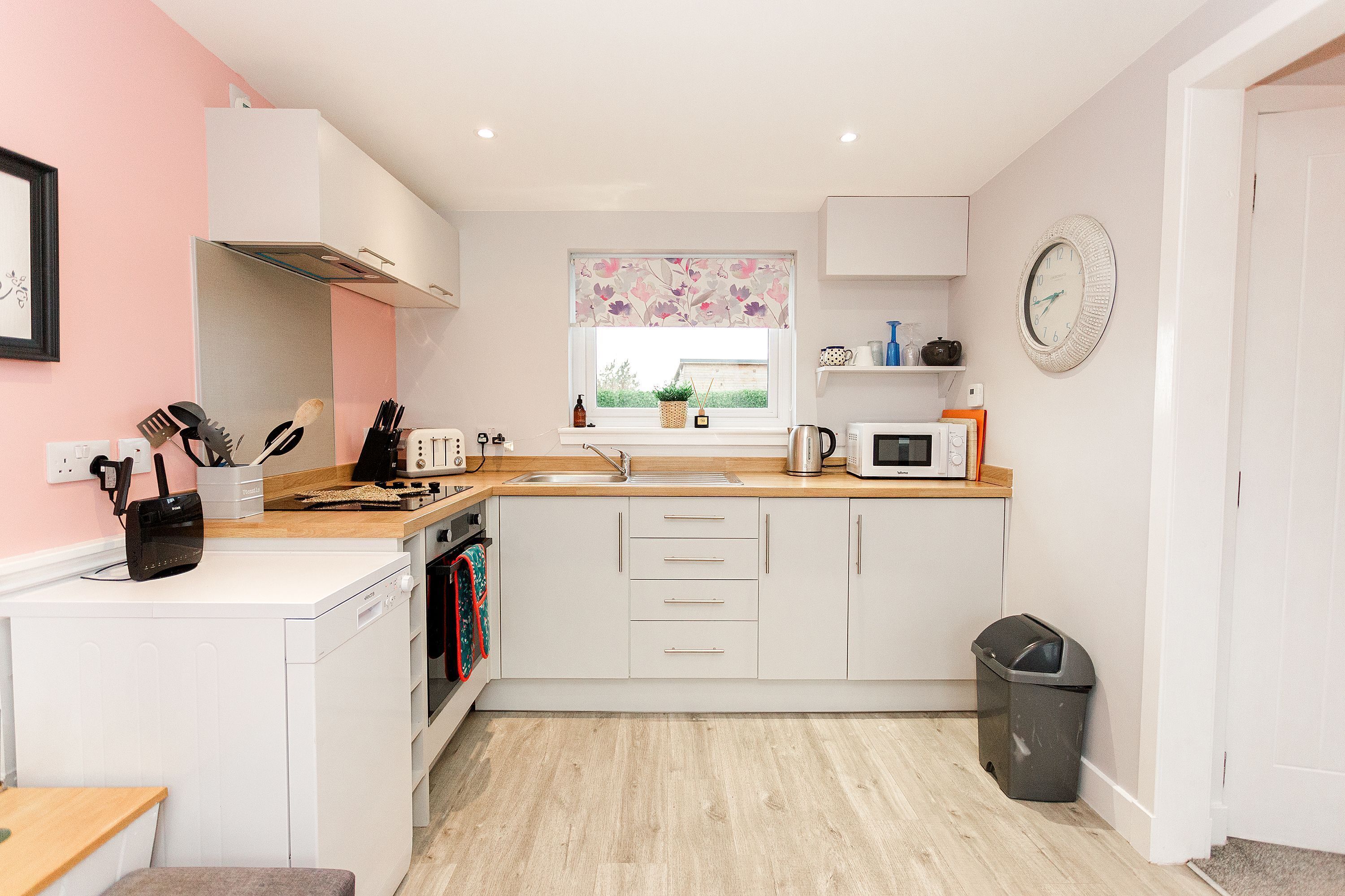 Kjøleskap, mikrobølgeovn og ismaskin