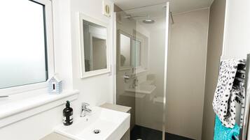 Shower, towels