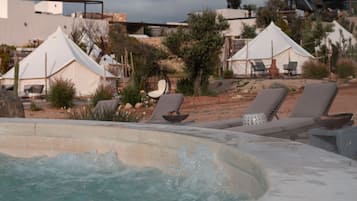 Bain à remous extérieur