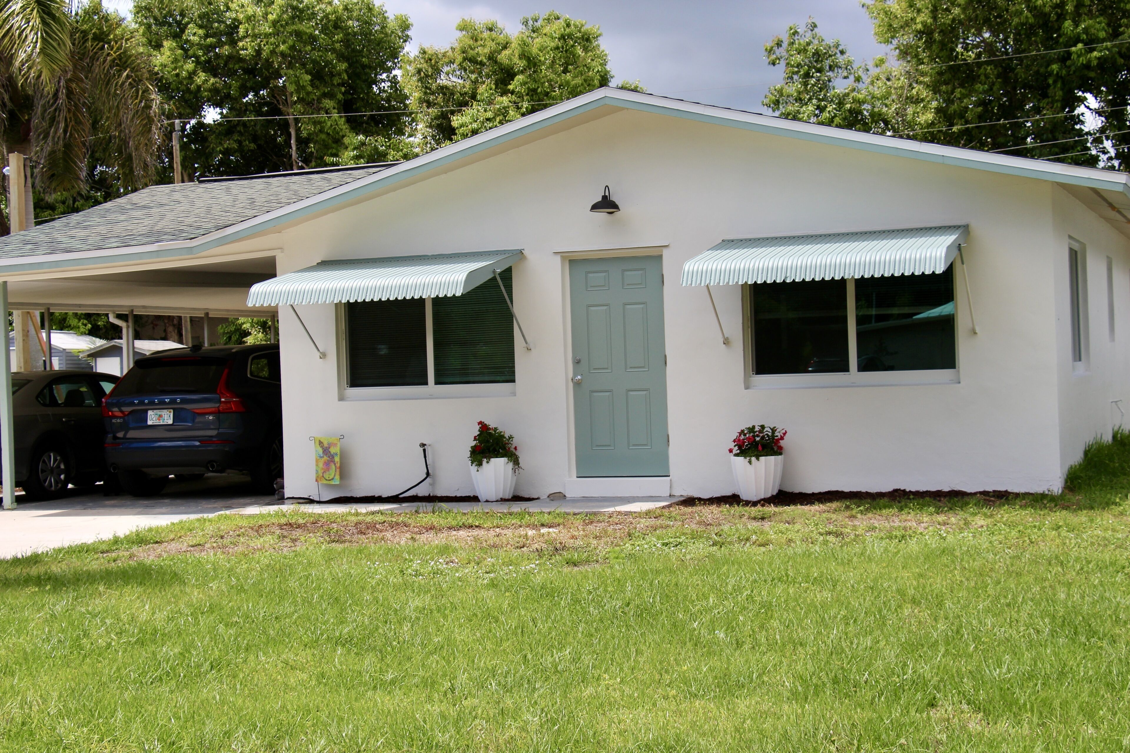 Gecko Cottage, 2 miles to beach, Newly Renovated