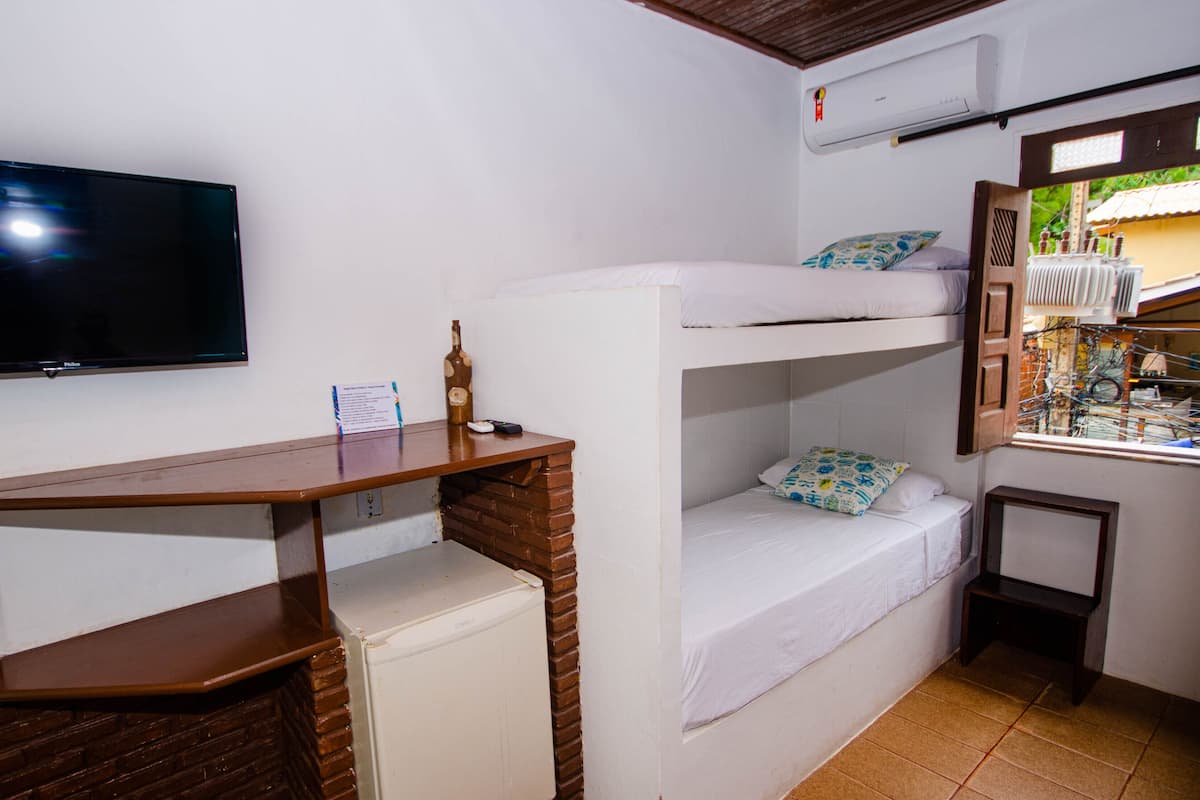 Quarto Quadruplo Standard | 1 yatak odası, ücretsiz kablosuz İnternet