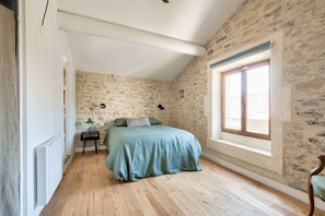 3 bedrooms, free WiFi, bed sheets