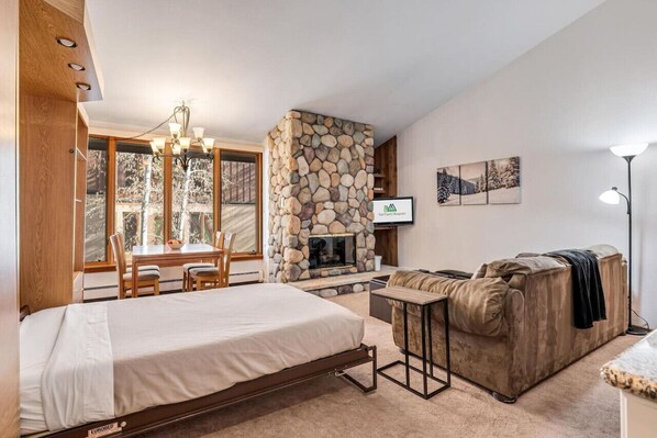 2 bedrooms, travel cot, WiFi, bed sheets