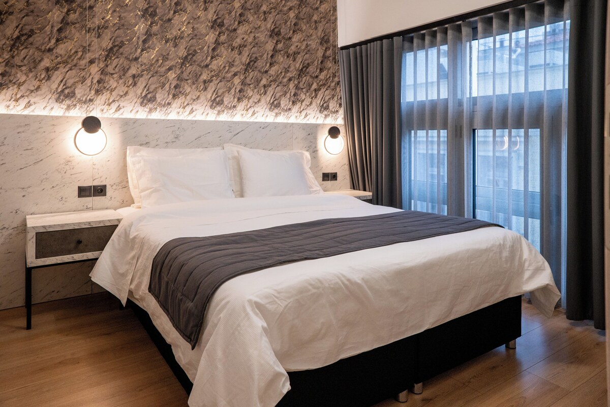 Deluxe Studio, City View | In-room safe, soundproofing, iron/ironing board, WiFi (free)