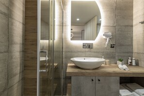 Superior Studio | Bathroom | Shower, hydromassage showerhead, free toiletries, hair dryer - Ethereal Athens (Athens)