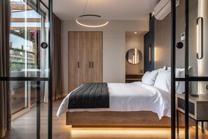Deluxe Suite | Premium bedding, soundproofing, free WiFi, bed sheets - Ethereal Athens (Athens)