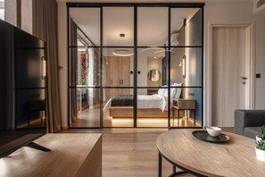 Phòng Suite Deluxe | Bộ đô ̀ giường cao cấp, truy cập Internet không dây miễn phí 