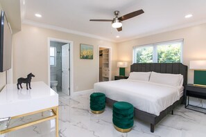 5 bedrooms, desk, iron/ironing board, travel crib - Fabulous 5BR/3BA Villa near Hollywood Beach (Hollywood)