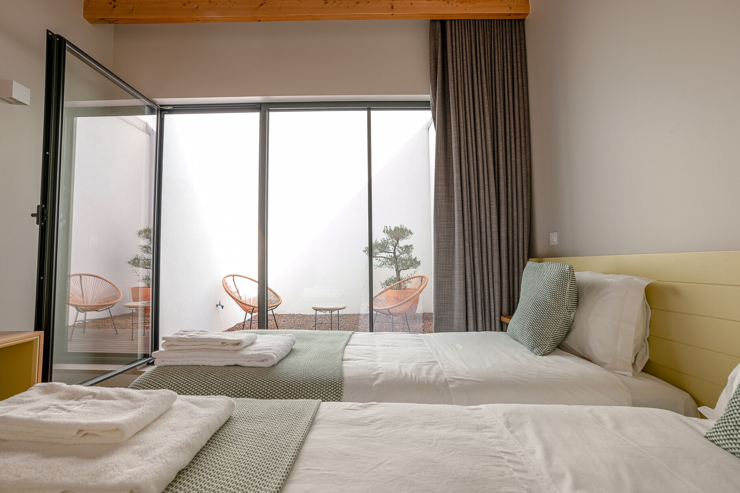 2 bedrooms, in-room safe, iron/ironing board, free WiFi