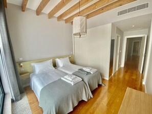2 bedrooms, in-room safe, iron/ironing board, free WiFi - Formosa 2 bedroom Apartment - with Garden (Oporto)