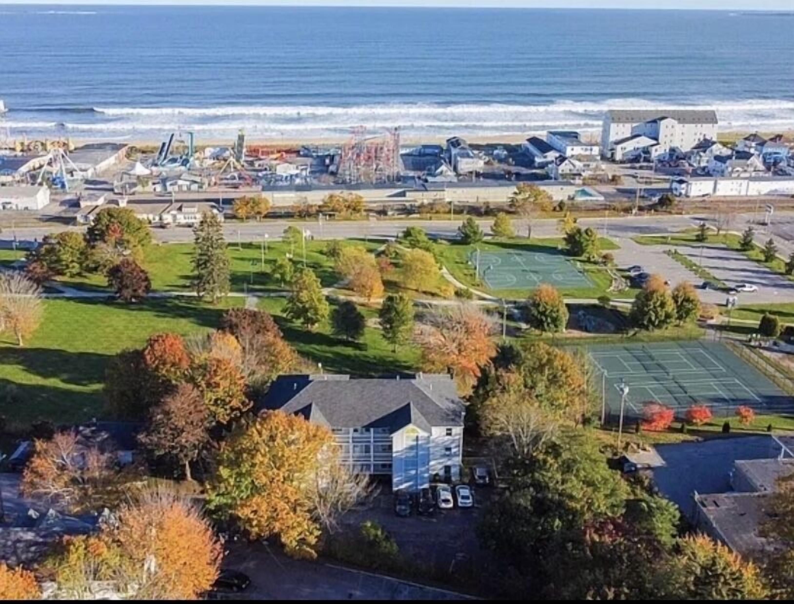 Ocean view condo - 5 minute walk to Old Orchard Beach