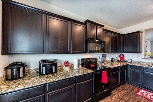 Spacious Home Near Lackland & Fort Sam Houston 