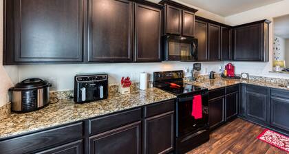 Spacious Home Near Lackland & Fort Sam Houston