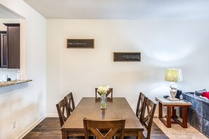 Dining - Spacious Home Near Lackland & Fort Sam Houston  (San Antonio)