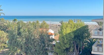 Global Properties: Apartment on the beach front, Canet de Berenguer