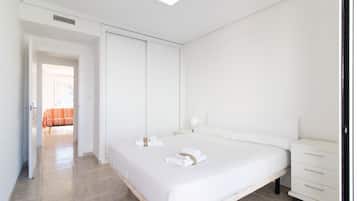 3 dormitorios, tabla de planchar con plancha, wifi gratis y ropa de cama