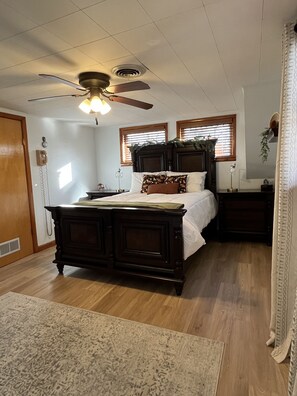 3 chambres, fer et planche à repasser, Wi-Fi, draps fournis