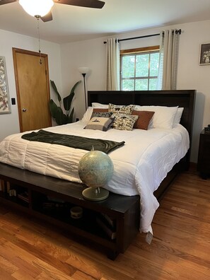 3 bedrooms, iron/ironing board, WiFi, bed sheets