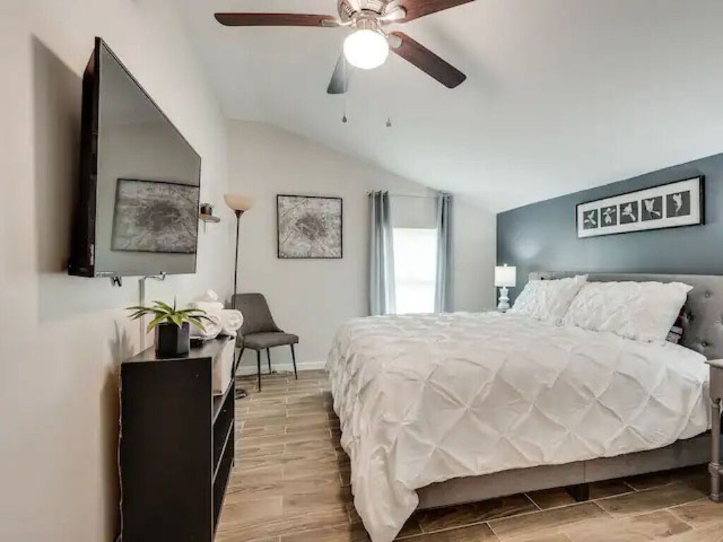 7 bedrooms, iron/ironing board, WiFi, bed sheets