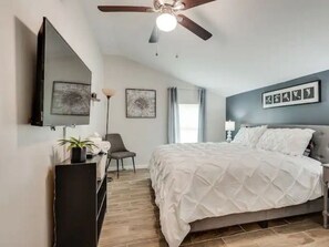 7 عدّة غرف نوم ومكواة/لوح كي وواي فاي وملاءات أسرّة