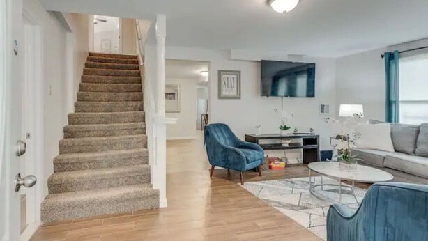 Smart TV - Luxurious And Spacious Gem In The Heart Of ATL (Atlanta)
