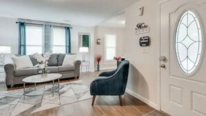 Smart TV - Luxurious And Spacious Gem In The Heart Of ATL (Atlanta)