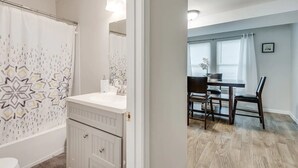 Dining - Luxurious And Spacious Gem In The Heart Of ATL (Atlanta)
