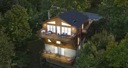 Cozy Beech Mtn Cabin w/ AC | Sleeps 14 - King Beds| Mtn Views, Games, Family Fun