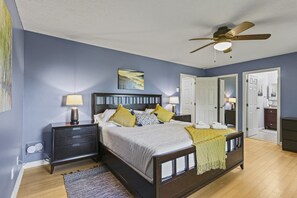 6 عدّة غرف نوم ومكتب ومكواة/لوح كي وسرير سفر