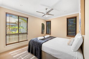 4 chambres, fer et planche à repasser, Wi-Fi gratuit, draps fournis