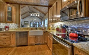 Fridge, microwave, oven, stovetop - Blue Ridge -  In town well appointed home (Blue Ridge)