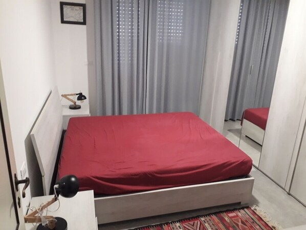 2 bedrooms, iron/ironing board, bed sheets
